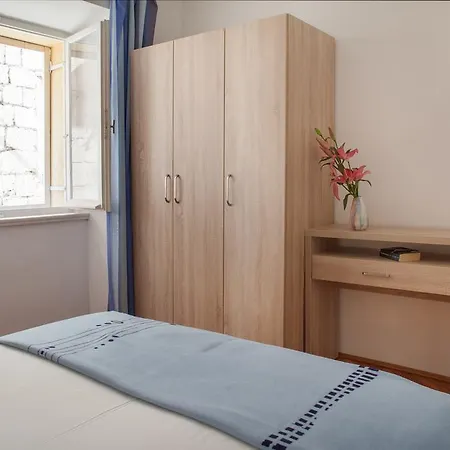 Potts Point * Makarska
