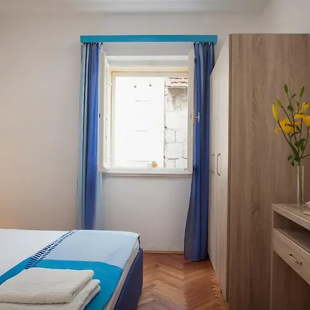 Potts Point Makarska